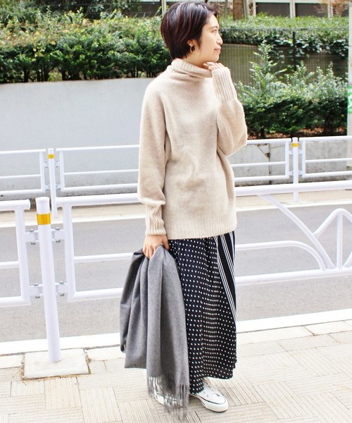 IENA（イエナ）の「Honey タートルプルオーバー◆（ニット/セーター・レディース・チャコールグレー/ベージュ/ネイビー・FREE）」の16枚目の写真