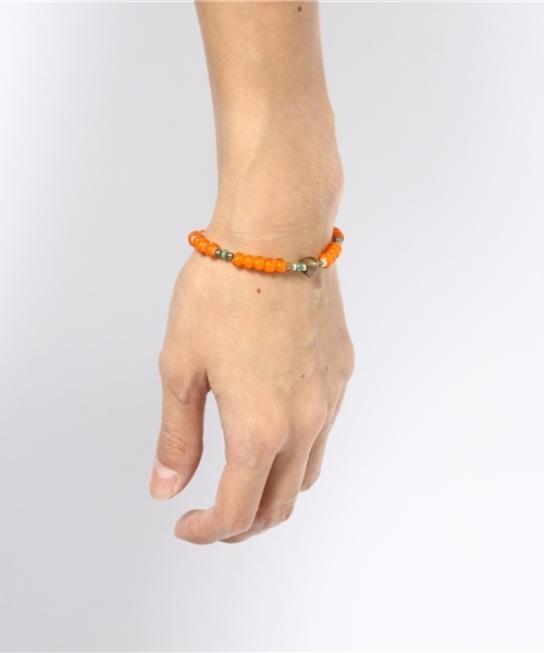 MR.OLIVE（ミスターオリーブ）の「Antique Beads Bracelet-Orange（ブレスレット・メンズ・オレンジ・FREE）」の2枚目の写真