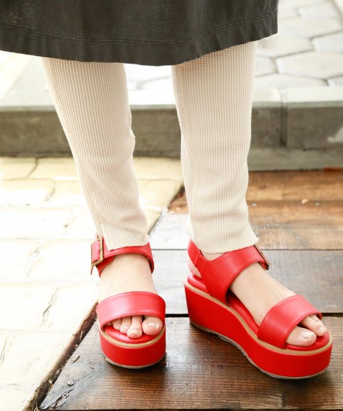 niko and...（ニコアンド）の「オリジナル厚底サンダル（サンダル・レディース・ブラック/ベージュ/レッド/アイボリー・SMALL/MEDIUM/LARGE）」の4枚目の写真