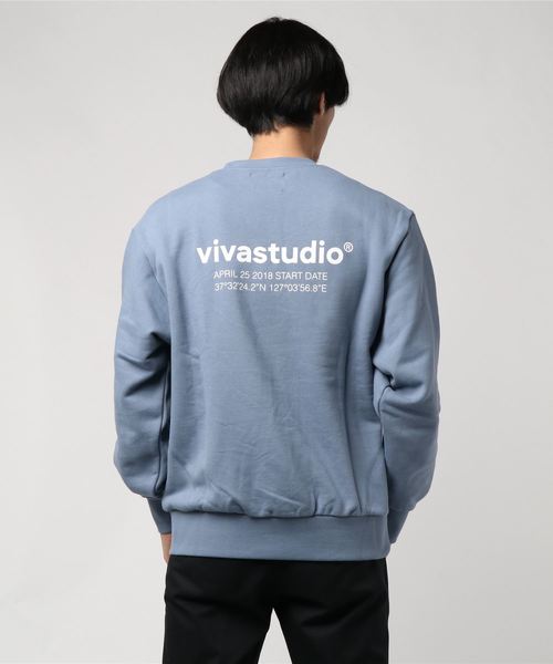 VIVASTUDIO（ビバスタジオ）の「vivastudio-ロゴクルーネック-（スウェット・メンズ・ブルー/ブラック/ピンク/グレー/ライトイエロー/インディゴブルー・L）」の8枚目の写真