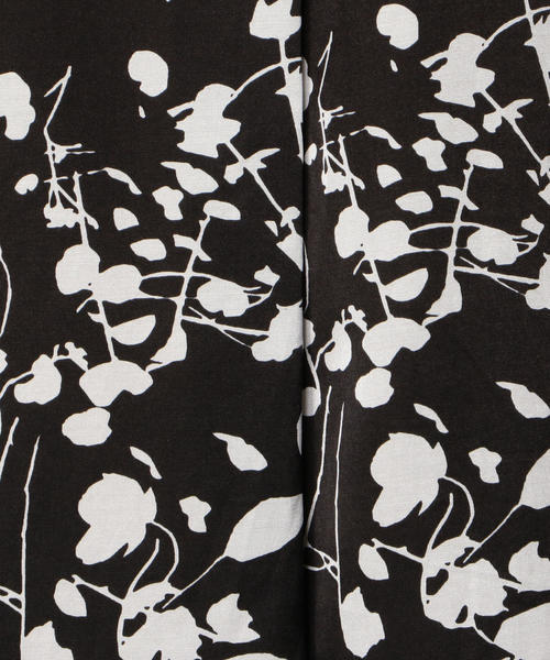 KNOTT（ノット）の「シルクコットンフラワープリント キーネック