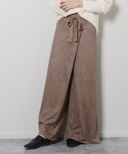 shopnikoniko(ショップニコニコ)の「フェイクスエードラップパンツ(その他パンツ・レディース・ベージュ/ブラウン/モカ/テラコッタ・フリー)」の3枚目の写真