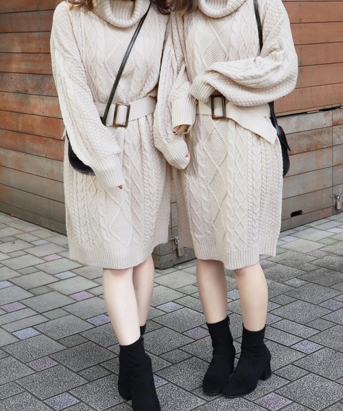 PairPair（ペアペア）の「オフタートルネックケーブルニットワンピース（ワンピース・レディース・ボルドー/モカ/グレイッシュベージュ・FREE）」の4枚目の写真