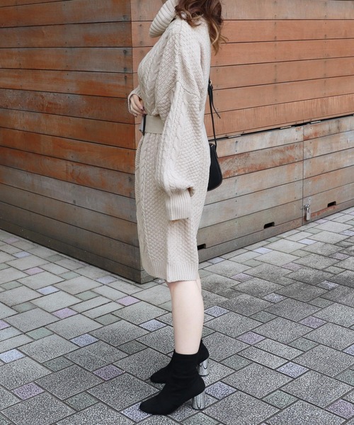 PairPair（ペアペア）の「オフタートルネックケーブルニットワンピース（ワンピース・レディース・ボルドー/モカ/グレイッシュベージュ・FREE）」の8枚目の写真