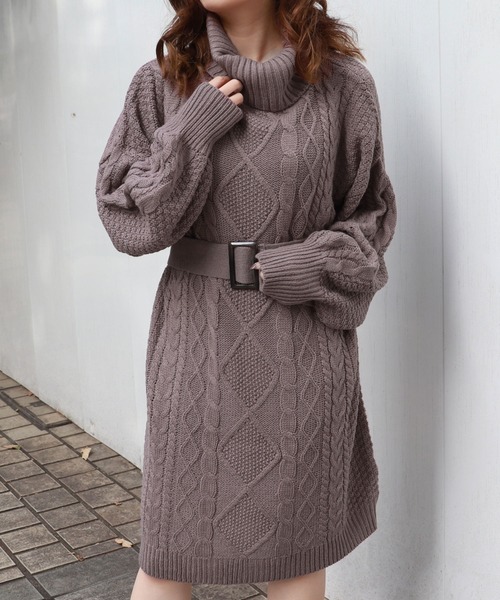 PairPair（ペアペア）の「オフタートルネックケーブルニットワンピース（ワンピース・レディース・ボルドー/モカ/グレイッシュベージュ・FREE）」の10枚目の写真