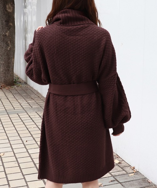 PairPair（ペアペア）の「オフタートルネックケーブルニットワンピース（ワンピース・レディース・ボルドー/モカ/グレイッシュベージュ・FREE）」の16枚目の写真