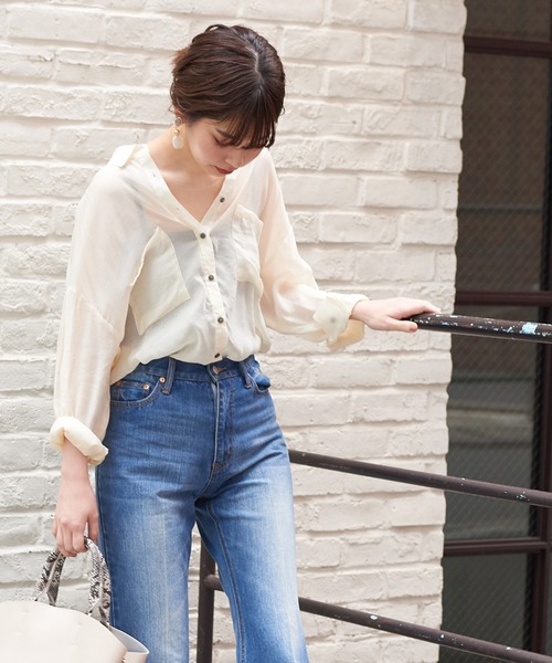 natural couture（ナチュラルクチュール）の「シアービッグシャツ（シャツ/ブラウス・レディース・アイボリー/モカ/ライトベージュ/ミント・FREE）」の2枚目の写真