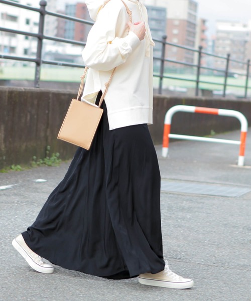 reca（レカ）の「サテンフレアスカート（スカート・レディース・ブラック/アイボリー/モカ/ブルー系その他/グリーン系その他/サンドベージュ/ミント・FREE）」の3枚目の写真