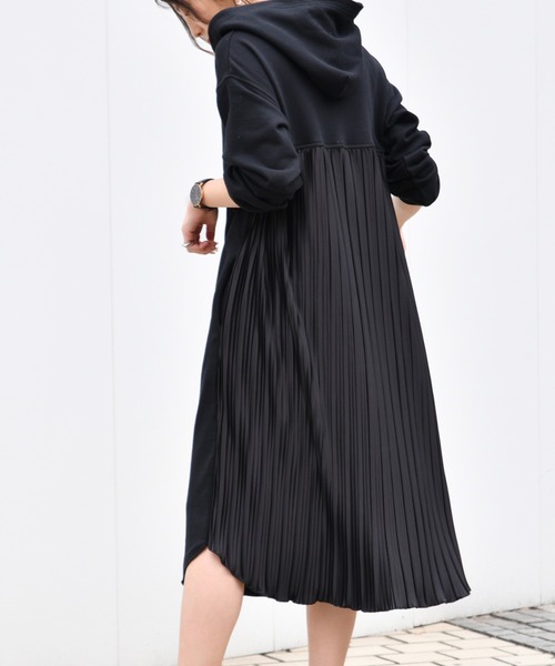 Ambre Neige（アンブルネージュ）の「バックプリーツワンピース／デザインワンピ／【WEB/EC限定商品】（ワンピース・レディース・ブラック/モカ/ピンクベージュ・FREE）」の2枚目の写真