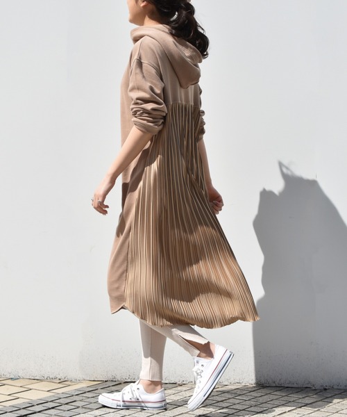 Ambre Neige（アンブルネージュ）の「バックプリーツワンピース／デザインワンピ／【WEB/EC限定商品】（ワンピース・レディース・ブラック/モカ/ピンクベージュ・FREE）」の10枚目の写真