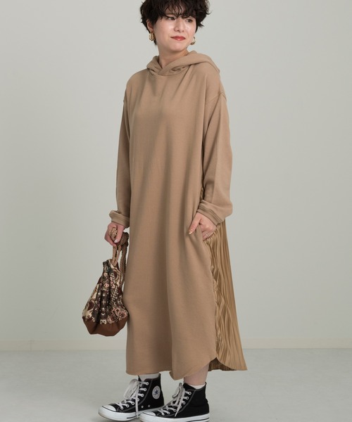 Ambre Neige（アンブルネージュ）の「バックプリーツワンピース／デザインワンピ／【WEB/EC限定商品】（ワンピース・レディース・ブラック/モカ/ピンクベージュ・FREE）」の4枚目の写真