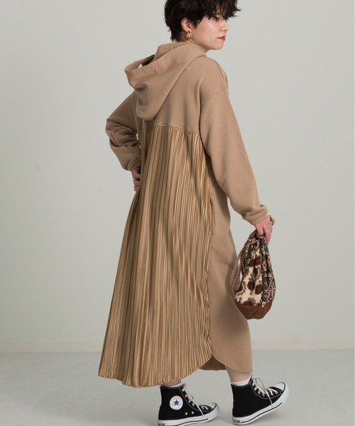 Ambre Neige（アンブルネージュ）の「バックプリーツワンピース／デザインワンピ／【WEB/EC限定商品】（ワンピース・レディース・ブラック/モカ/ピンクベージュ・FREE）」の5枚目の写真