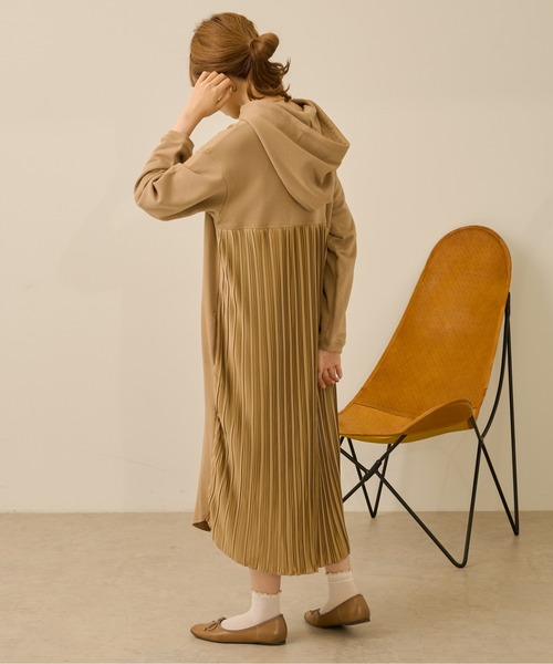 Ambre Neige（アンブルネージュ）の「バックプリーツワンピース／デザインワンピ／【WEB/EC限定商品】（ワンピース・レディース・ブラック/モカ/ピンクベージュ・FREE）」の13枚目の写真