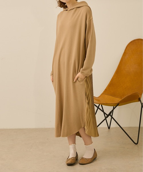 Ambre Neige（アンブルネージュ）の「バックプリーツワンピース／デザインワンピ／【WEB/EC限定商品】（ワンピース・レディース・ブラック/モカ/ピンクベージュ・FREE）」の11枚目の写真