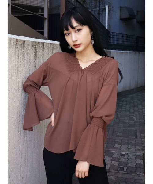 EMODA（エモダ）の「シャーリングフレアトップス（シャツ/ブラウス・レディース・ブラック/ブラウン/その他/その他1・FREE）」の3枚目の写真