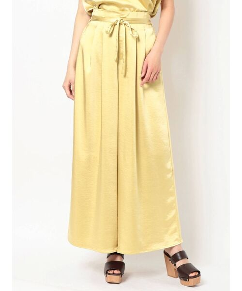 MERCURYDUO(マーキュリーデュオ)の「サテンタックワイドパンツ(その他パンツ・レディース・ベージュ/イエロー・FREE)」の4枚目の写真