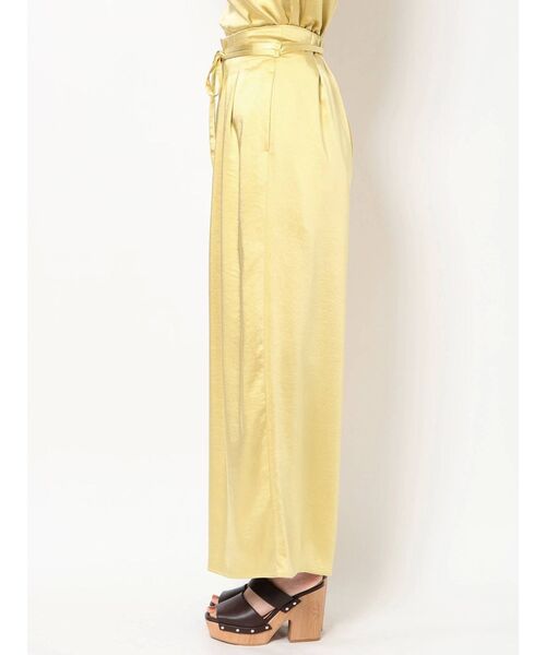 MERCURYDUO(マーキュリーデュオ)の「サテンタックワイドパンツ(その他パンツ・レディース・ベージュ/イエロー・FREE)」の9枚目の写真