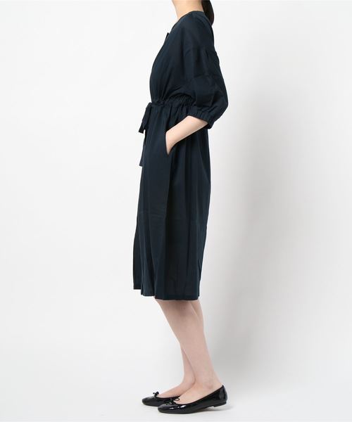 BELLUNA（ベルーナ）の「着こなし自在ハトメ使いガウンワンピース（ワンピース・レディース・ネイビー/チェック・MEDIUM/LARGE/X-LARGE）」の7枚目の写真