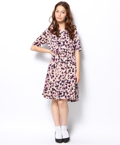 La TOTALITE（ラトータリテ）の「ハナビラプリントワンピース。（ワンピース・レディース・ネイビー/バーガンディー・FREE）」の2枚目の写真