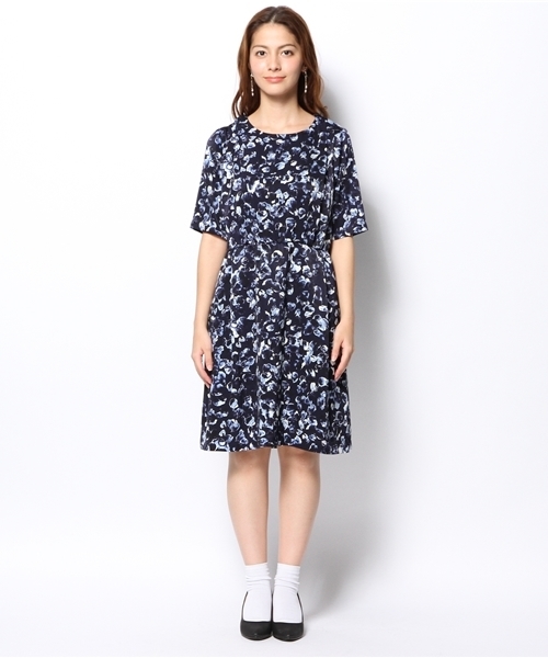 La TOTALITE（ラトータリテ）の「ハナビラプリントワンピース。（ワンピース・レディース・ネイビー/バーガンディー・FREE）」の3枚目の写真
