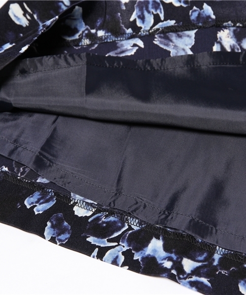 La TOTALITE（ラトータリテ）の「ハナビラプリントワンピース。（ワンピース・レディース・ネイビー/バーガンディー・FREE）」の10枚目の写真