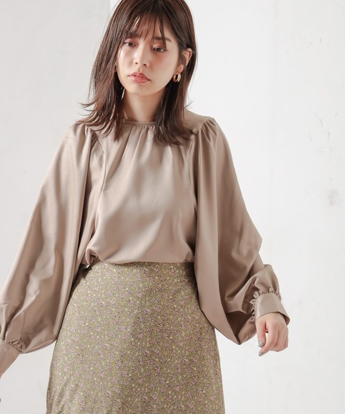 natural couture(ナチュラルクチュール)の「サテンエンボスボリュームスリーブブラウス(シャツ/ブラウス・レディース・ブラック/ベージュ/アイボリー・FREE)」の15枚目の写真