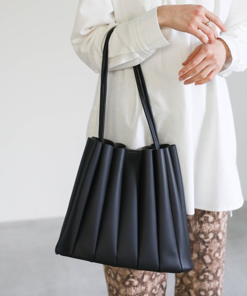 select MOCA(セレクトモカ)の「ニュアンスデザインカヌレバッグ(ショルダーバッグ・レディース・アイボリー/ライトブラウン/ブラック・FREE)」の2枚目の写真