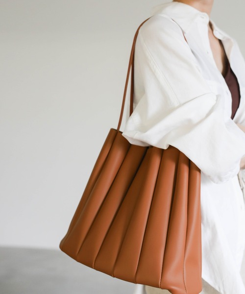 select MOCA(セレクトモカ)の「ニュアンスデザインカヌレバッグ(ショルダーバッグ・レディース・アイボリー/ライトブラウン/ブラック・FREE)」の7枚目の写真