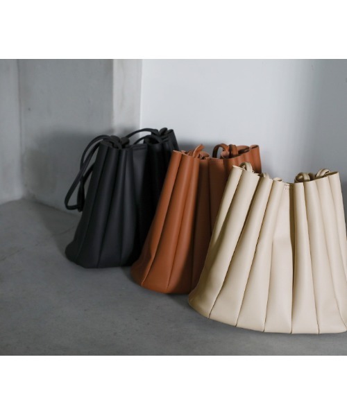 select MOCA(セレクトモカ)の「ニュアンスデザインカヌレバッグ(ショルダーバッグ・レディース・アイボリー/ライトブラウン/ブラック・FREE)」の15枚目の写真