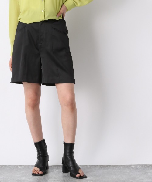 JEANASIS（ジーナシス）の「ワッシャーサテンキリカエショートパンツ/943386（その他パンツ・レディース・ブラック/グレイッシュベージュ・FREE）」の2枚目の写真