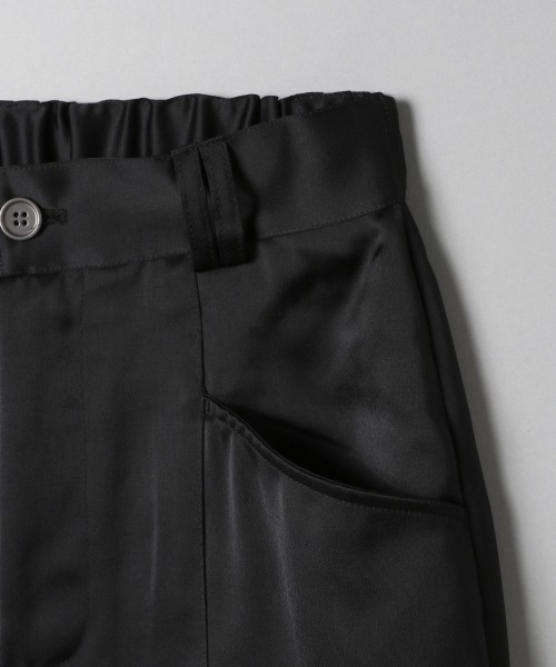 JEANASIS（ジーナシス）の「ワッシャーサテンキリカエショートパンツ/943386（その他パンツ・レディース・ブラック/グレイッシュベージュ・FREE）」の4枚目の写真