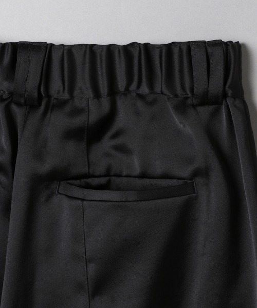 JEANASIS（ジーナシス）の「ワッシャーサテンキリカエショートパンツ/943386（その他パンツ・レディース・ブラック/グレイッシュベージュ・FREE）」の6枚目の写真