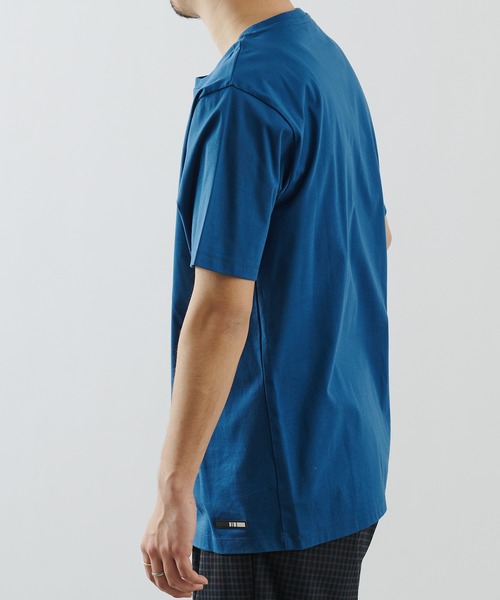 COLONY 2139（コロニートゥーワンスリーナイン）の「《抗菌・防臭》【SMART COLLECTION】抗菌スマートクルーネック半袖Tシャツ(ユニセックス可)（Tシャツ/カットソー・メンズ・チャコールグレー/ブラック/オフホワイト/ブルー/カーキ・MEDIUM/LARGE/X-LARGE）」の18枚目の写真