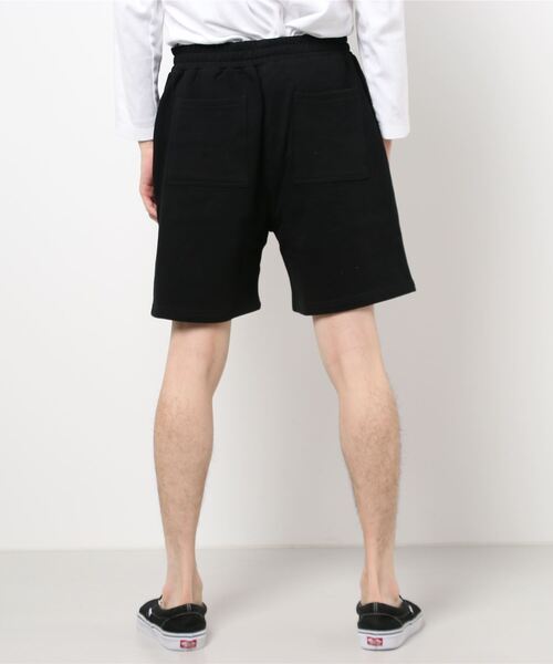 PIPING HOT FUTURE(パイピングホットフューチャー)の「TAPED SWEAT SHORT(スウェットパンツ・メンズ・ブラック・S/M/L/XL)」の2枚目の写真
