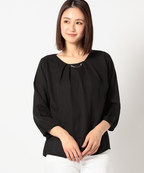 MEW'S REFINED CLOTHES（ミューズリファインドクローズ）の「金具付タックカバーリングブラウス（シャツ/ブラウス・レディース・ホワイト/ブラック/ラベンダー・MEDIUM）」の3枚目の写真