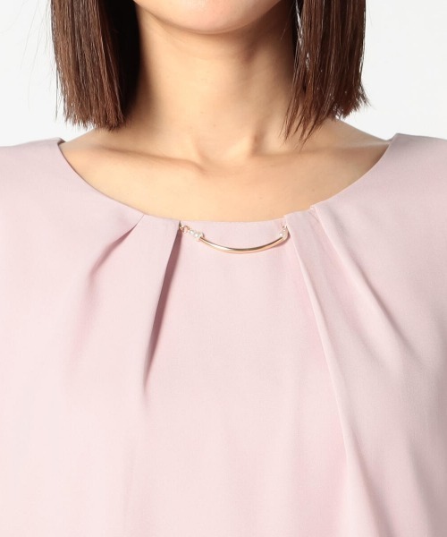 MEW'S REFINED CLOTHES（ミューズリファインドクローズ）の「金具付タックカバーリングブラウス（シャツ/ブラウス・レディース・ホワイト/ブラック/ラベンダー・MEDIUM）」の6枚目の写真