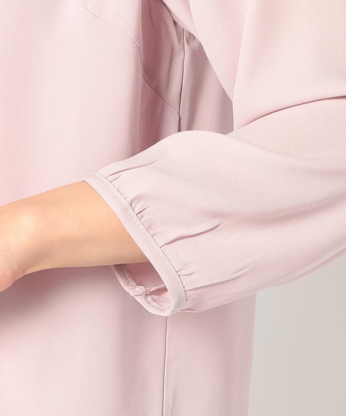 MEW'S REFINED CLOTHES（ミューズリファインドクローズ）の「金具付タックカバーリングブラウス（シャツ/ブラウス・レディース・ホワイト/ブラック/ラベンダー・MEDIUM）」の5枚目の写真