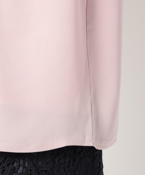 MEW'S REFINED CLOTHES（ミューズリファインドクローズ）の「金具付タックカバーリングブラウス（シャツ/ブラウス・レディース・ホワイト/ブラック/ラベンダー・MEDIUM）」の4枚目の写真