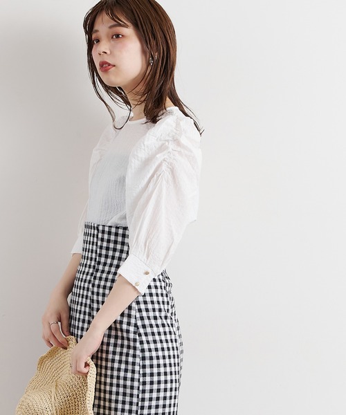 natural couture(ナチュラルクチュール)の「【WEB限定カラー有り】袖ギャザースリーブブラウス(Tシャツ/カットソー・レディース・オフホワイト/ブラック/オレンジ/その他1/その他2・FREE)」の3枚目の写真