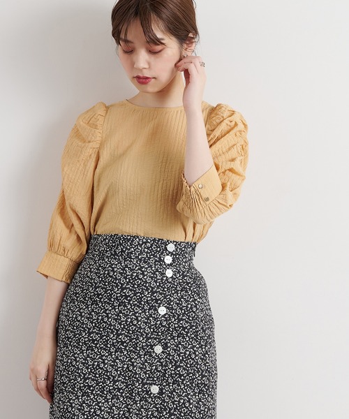 natural couture(ナチュラルクチュール)の「【WEB限定カラー有り】袖ギャザースリーブブラウス(Tシャツ/カットソー・レディース・オフホワイト/ブラック/オレンジ/その他1/その他2・FREE)」の1枚目の写真