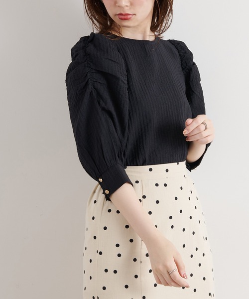 natural couture(ナチュラルクチュール)の「【WEB限定カラー有り】袖ギャザースリーブブラウス(Tシャツ/カットソー・レディース・オフホワイト/ブラック/オレンジ/その他1/その他2・FREE)」の4枚目の写真
