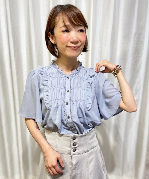 axes femme(アクシーズファム)の「ギャザーデザインフレア袖BL(シャツ/ブラウス・レディース・サックスブルー/キナリ/ブラック・MEDIUM/LARGE)」の3枚目の写真