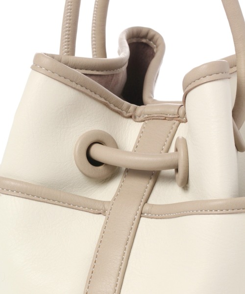 GLOBAL WORK（グローバルワーク）の「ポケットキンチャクショルダー/956206（ハンドバッグ・レディース・オフホワイト/ゴールド/ブラック・FREE）」の11枚目の写真