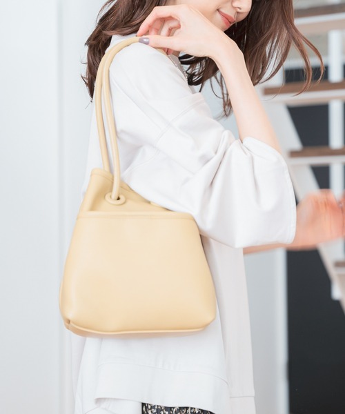 GLOBAL WORK（グローバルワーク）の「ポケットキンチャクショルダー/956206（ハンドバッグ・レディース・オフホワイト/ゴールド/ブラック・FREE）」の21枚目の写真