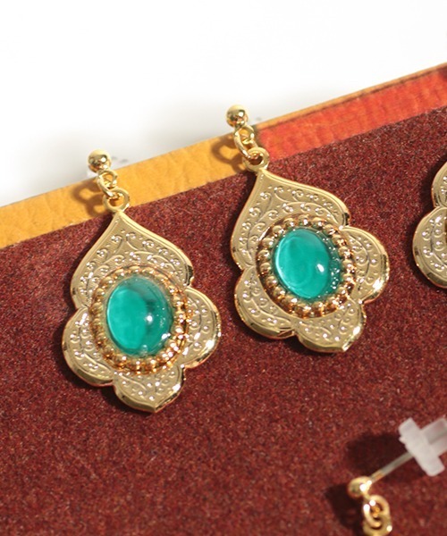 チチカカ(チチカカ)の「エスニックカラーボールピアス(ピアス(両耳用)・レディース・レッド/ブルー/グリーン・FREE)」の2枚目の写真