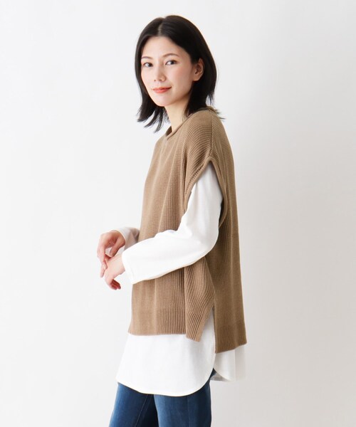 SHOO・LA・RUE(シューラルー)の「◆【2点セット】ロールネックベスト+Tシャツ(ベスト・レディース・チャコールグレー/ブラウン系その他/ナチュラル/ピンク系・02/03/04)」の1枚目の写真