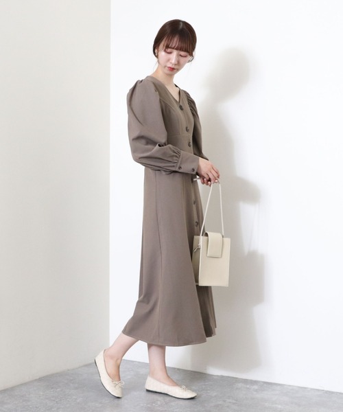 archives(アルシーヴ)の「配色ステッチIラインワンピース(ワンピース・レディース・ブラウン/ベージュ/グレイッシュベージュ・MEDIUM)」の7枚目の写真