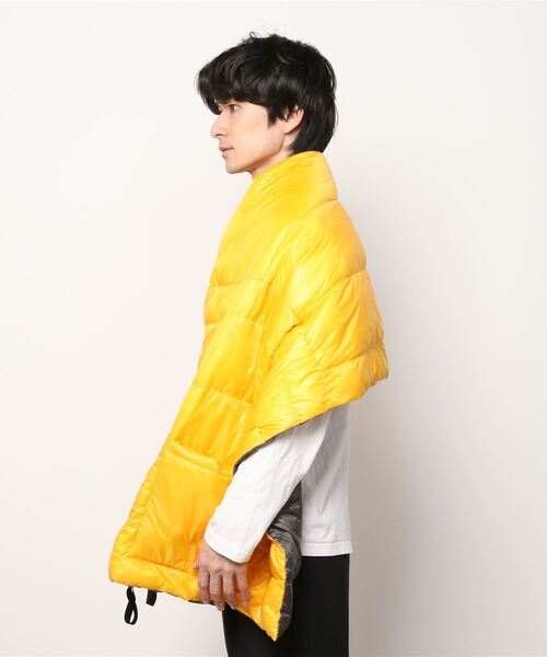 NANGA（ナンガ）の「NANGA × CAL O LINE ナンガ×キャルオーライン　Packable down shawl　パッカブルダウンショール（ストール/ショール・メンズ・イエロー・FREE）」の2枚目の写真