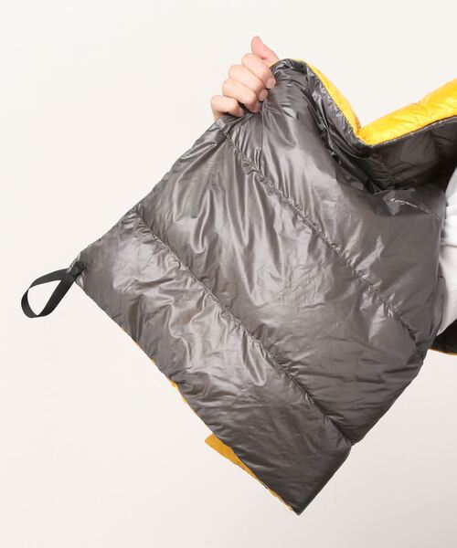NANGA（ナンガ）の「NANGA × CAL O LINE ナンガ×キャルオーライン　Packable down shawl　パッカブルダウンショール（ストール/ショール・メンズ・イエロー・FREE）」の3枚目の写真
