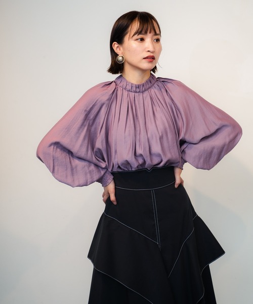 LADYMADE(レディメイド)の「ギャザースタンドカラーシャーリングカフスブラウス(シャツ/ブラウス・レディース・ベージュ/パープル/アイボリー・FREE)」の3枚目の写真
